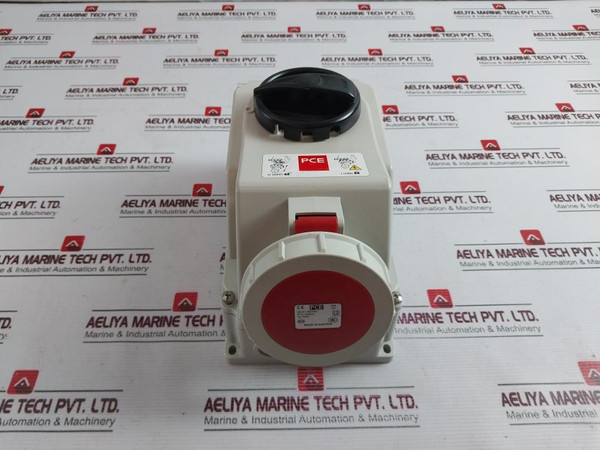Pce 75242 Interlock Switch Socket Ip66/67 50/60Hz