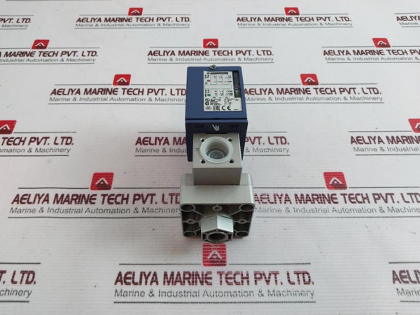 Telemecanique Xmlcm02V2S11 Pressure Switch 240V Ip66 - New