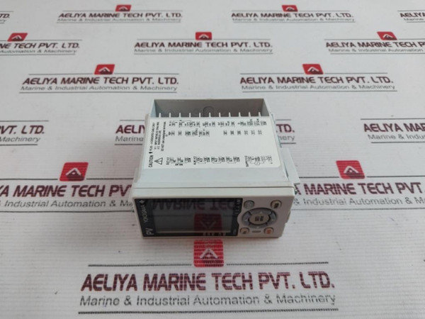 Yokogawa Ut52A -020-10-00 S6, R1 Temperature Controller 100-240Vac 50/60Hz - Used