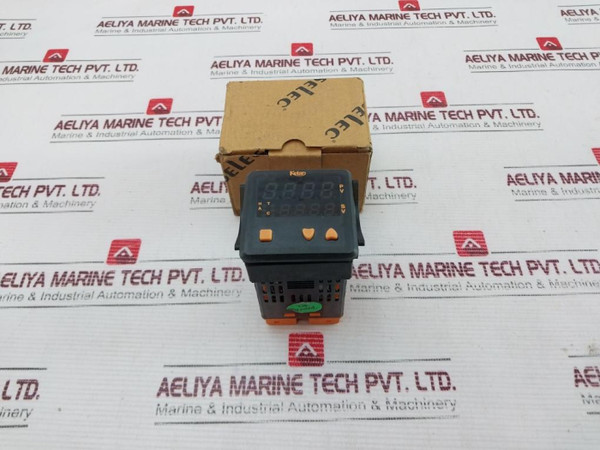 Selec Dtc514 Temperature Controller - Used