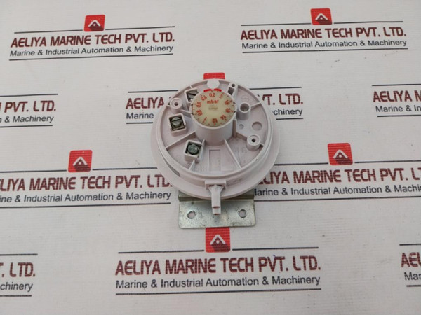 Huba 602.90040 Differential Pressure Transmitter Used