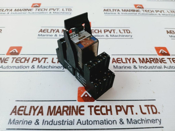Schrack Pt530024 Plug-in Relay With Socket Es15/4N Used