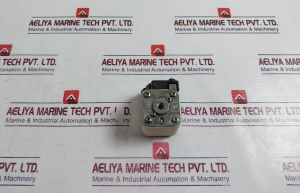 Bussmann 170M3465 High Speed Fuse 200A 690V - Used