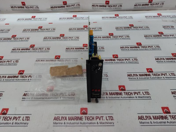 Yamatake Honeywell J-aad00 Deviation Monitor 824072I4 Dc 24V - Used