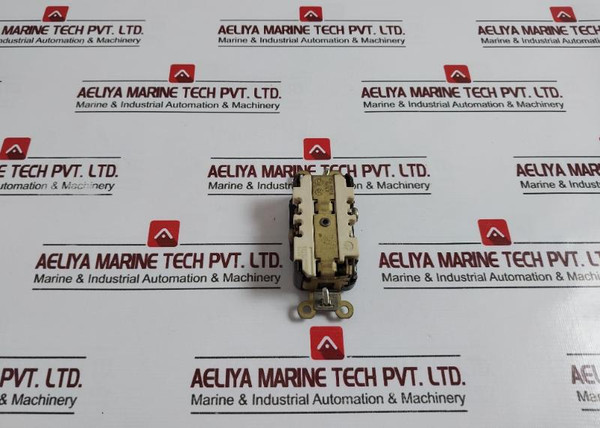 Hubbell 20A 125V 2-pole Heavy Duty Straight Blade Receptable 3-wire 