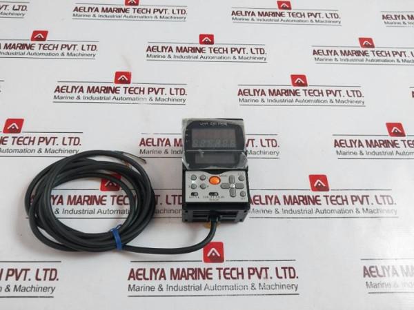 Omron Zs-mdc41 Smart Sensor Controller 24Vdc 0.5A