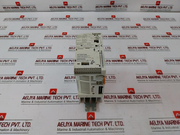Lenze E82Ev251_2B Ac Inverter Drive Input. 1/Pe.Ac 240V, Output. 3/Pe.Ac 0-uin