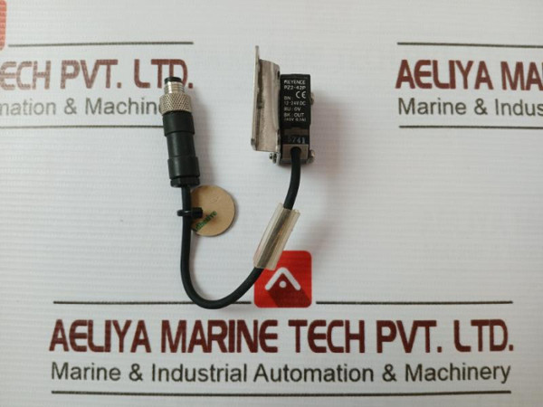 Keyence Pz2-42P Square Reflective Cable 12-24V Dc - Used