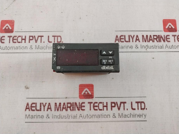 Dixell Xt121C Temperature Controller -5C0Tu- 3Va 230V 8(3)A 250V~ - Used