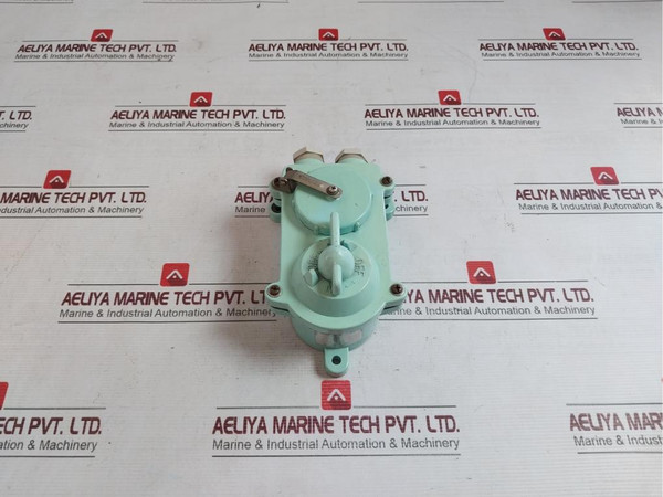 Senko Guchi Simr 3 Pins W.T.Receptacle W/Switch 250V 5A  - Used