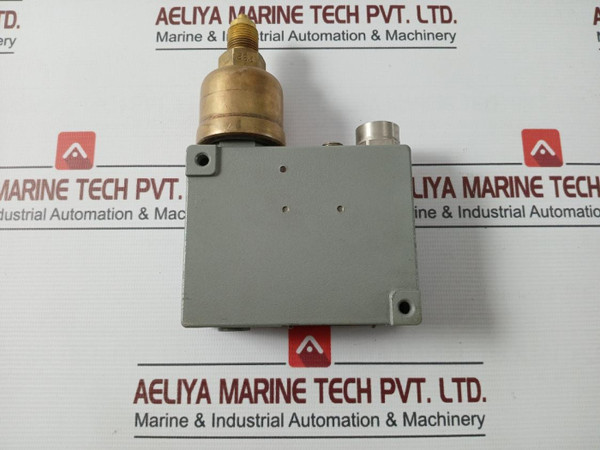 Trafag 941.2373.922 Electromechanical Pressure Switch 0.2…1.6 Bar (Kg/Cm2)