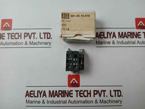 Schneider Electric Zb4 Bw061 Light Block With Body Fixing Collar 250V Max