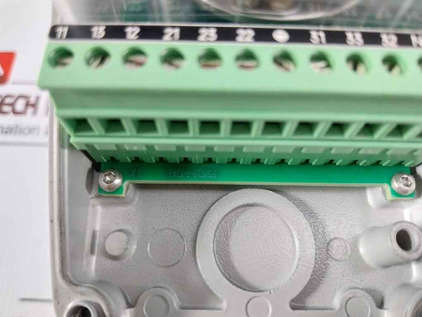 Trafag 8736.20.2200.N1 Density Monitor Unit 520Kpa 20°C C20650A Sf6.100%