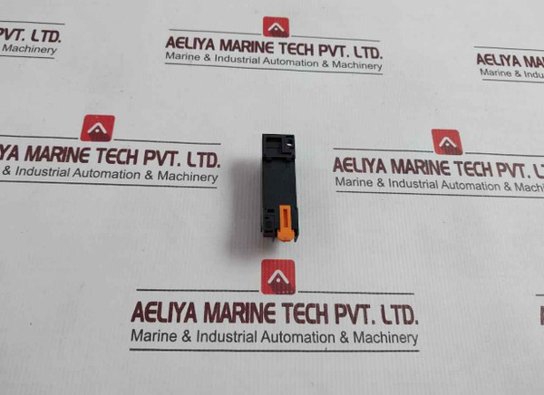 O/E/N 37-9900-200 Relay Socket