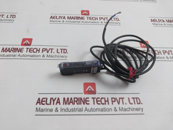 Keyence Fs-v31 Fiber Sensor Amplifier 12–24Vdc