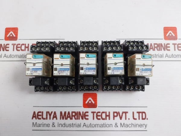 Relay With Socket 5A 250Vac 110Vdc By Telemecanique Part No. Rxn 41G11 Fd