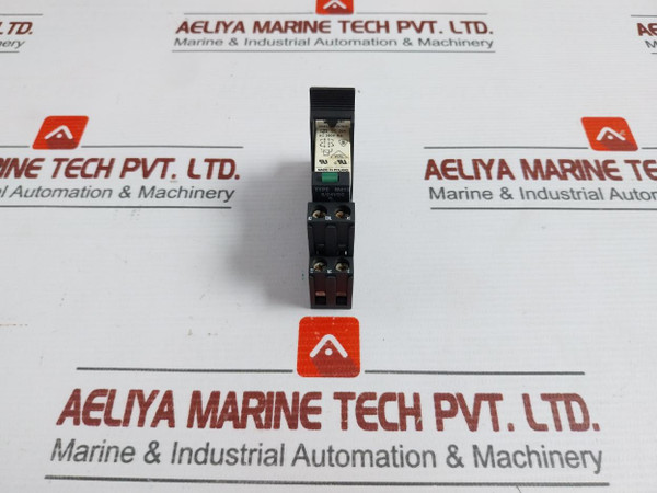 Used Condition Rm84-2312-25-1024 Relpolrelay With Socket 8A 250Vac