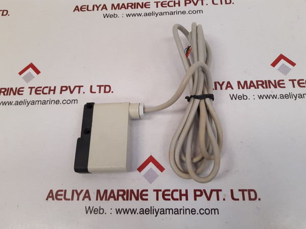 Telemecanique xug-f04031 optical sensor