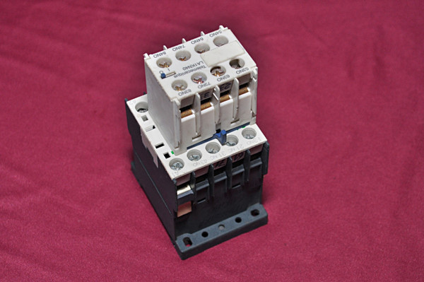 Schneider Telemecanique LA1KN40 600V max. A600 Q600 10A 690V