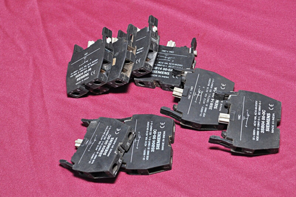 Lot Of 8X Siemens 3Sb04 00-0B Contact Block 660V~