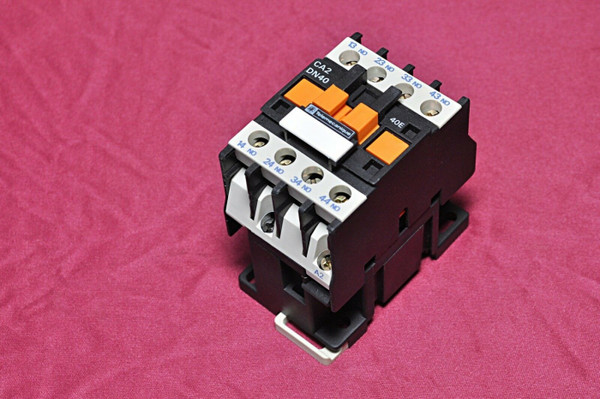 Telemecanique Control Relay 10A 750V Ca2 Dn40M7 France