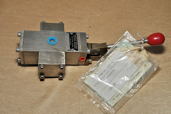 Cameron 309088-01 control system valve panel 4-way 3pos