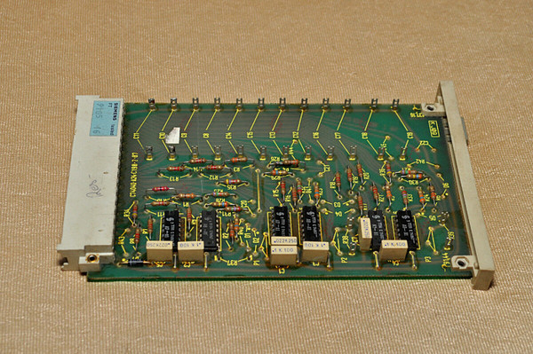 Siemens 6Ec 1110-0A Pc Output Board - Tested 9105 06