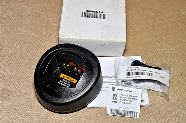 Motorola HTN 9000D Spacer Charger 1239 MPP8 HLN9794B Singa