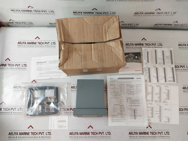 Honeywell Uda2182-ph1-cc2-nn-n-00C0-ee-000 Analytical Analyzer 120/240 Vac