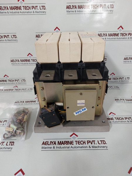 Fuji Electric Sc-n14[600] Magnetic Contactor 660A 8Kv 1000V 50/60Hz