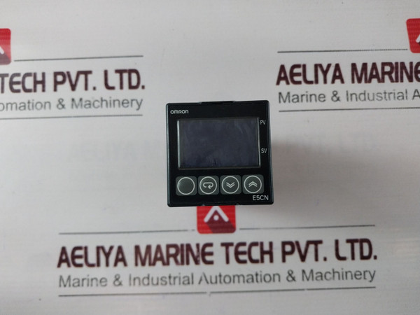 Omron E5Cn-r2Tu Temperature Controller 250 Vac 3A 50/60Hz