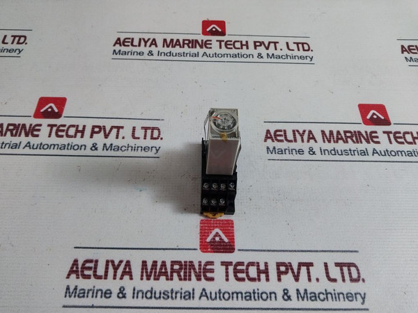 Omron H3Yn-4 Timer Relay With Base 0.1 S - 10 Min
