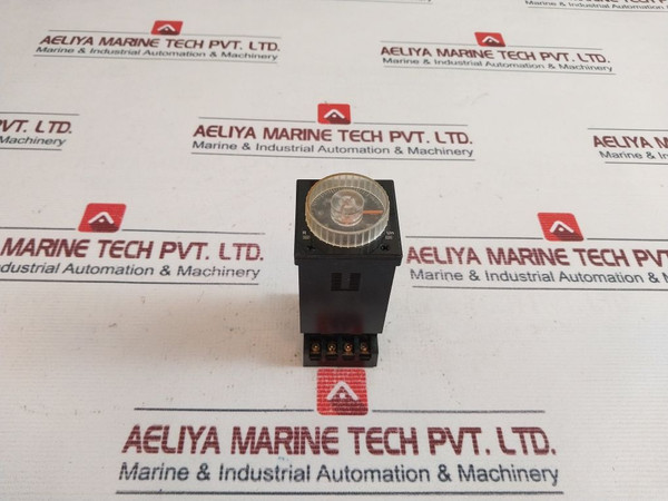 Crouzet Tmr48U Timer With Base 0.5 To 30Sec 5A/250Vac Pf113A V1.01