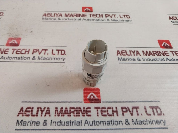 Stahl 8003/121 Panel Mounting Devices 500V/6A/1250 Va 4 046827 004933