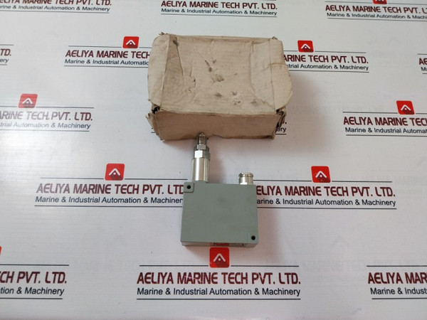 Pressure Transmitter Trafag 8202.77.2210 - Sensors Controls