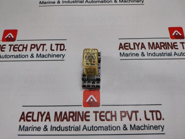 Idec Ry4S-ulc Relay With Socket Base 24V Dc