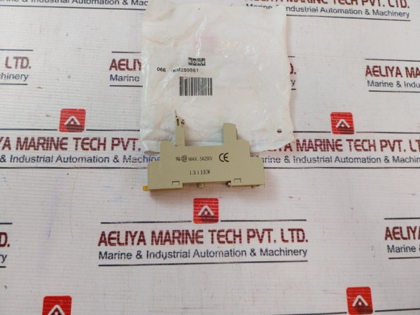 Omron Relay Socket P2Rf-08-e 1311Ew - Kone New