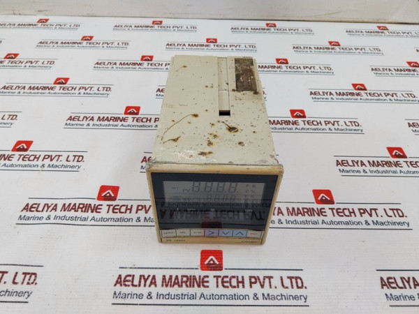 Chino Db1000F Digital Indicating Controller Db1120-000 Used