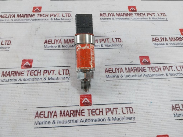 Danfoss Aks 32 Pressure Transmitter 060G2004 319 Psig -1 - 6Bar