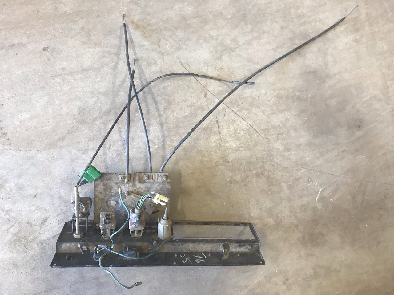 Toyota Land Cruiser Center Dash Instrument Panel with Knobs Controls