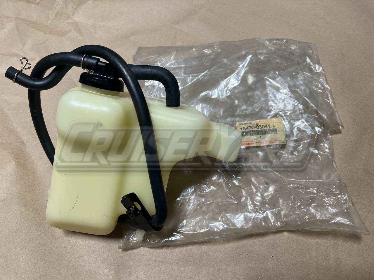 New Toyota Scepter Coolant Reservoir 16470-03041