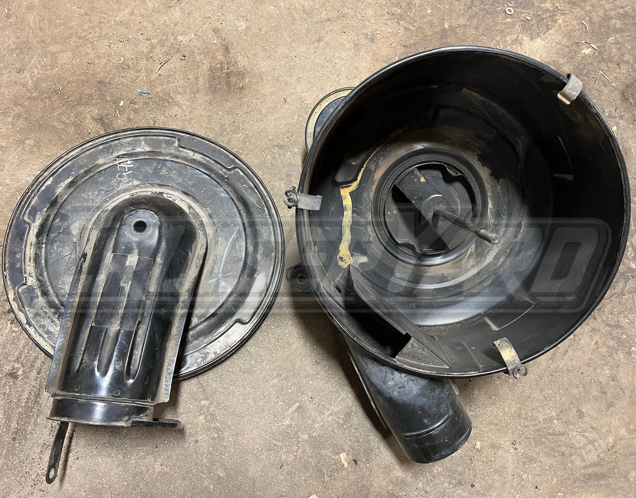 あ 17700-25110 17700-25111 Air Filter And Housing Assembly For Toyota