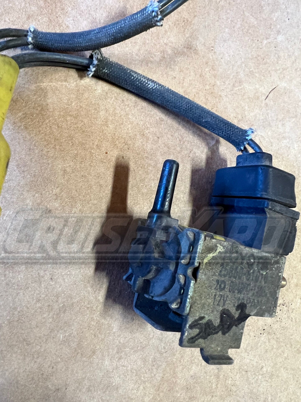 Toyota Land Cruiser FJ62 Vacuum Switching Valve 25860-61010 SnD2