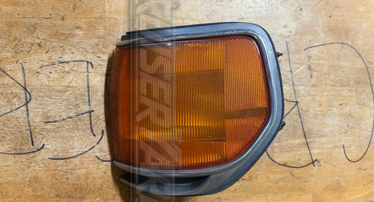 らんどまーく Toyota Land Cruiser FJ80 FZJ80 Left Parking Clearance Light 81621