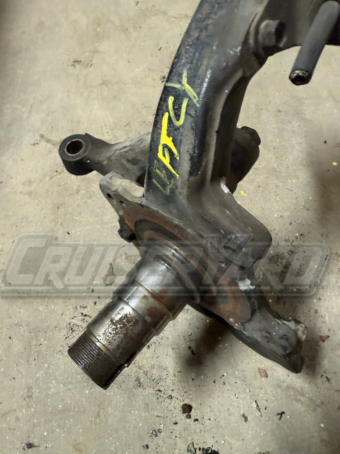 Toyota Land Cruiser UZJ100 LX470 Left Side Knuckle Spindle 43202-60020