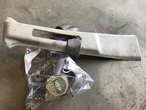 Toyota Land Cruiser 95-97 Right Front Oak Seat Belt w Adjuster Trim