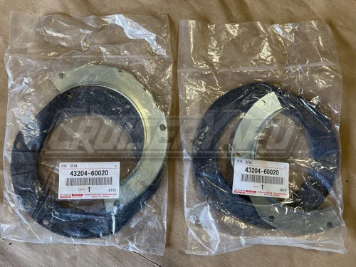 New Toyota Land Cruiser Set of 2 OEM 40 60 62 Swivel Knuckle Seal 43204-60020