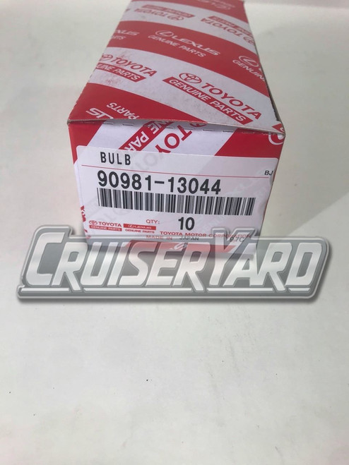 New Toyota Lexus Land Cruiser Set of 4 OEM Rear Taillight Bulb 90981-13044