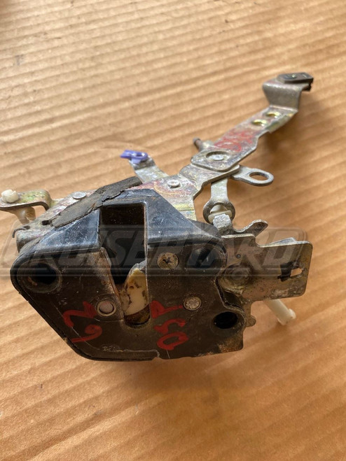 Toyota Land Cruiser FJ60 Left Front Door Lock Assembly 69320-90A00