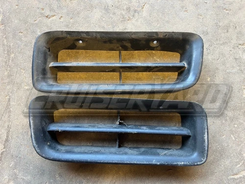 Toyota Land Cruiser FJ80 FZJ80 Pair of Lower Bumper Radiator Grill